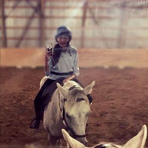 Meet your Posher, Claire